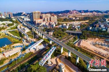 國(guó)内首條中(zhōng)低速磁浮旅遊專線(xiàn)跨京廣鐵路連續梁實現轉體(tǐ)對接 